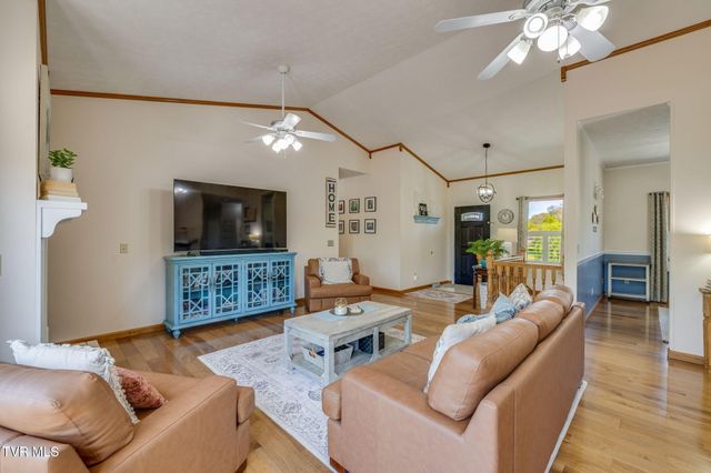 127 West Lake Drive, Rogersville, TN 37857