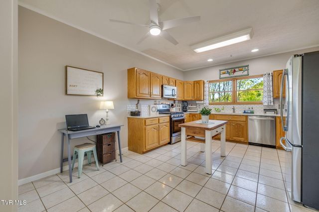127 West Lake Drive, Rogersville, TN 37857