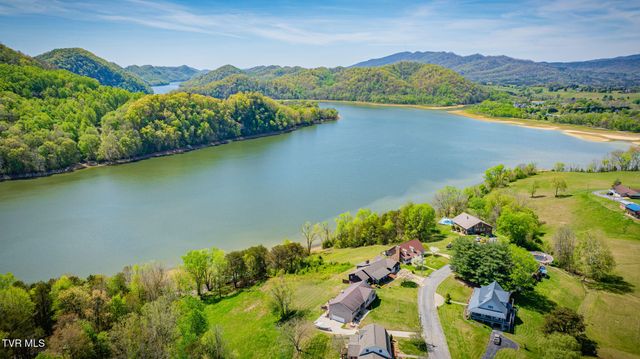 127 West Lake Drive, Rogersville, TN 37857
