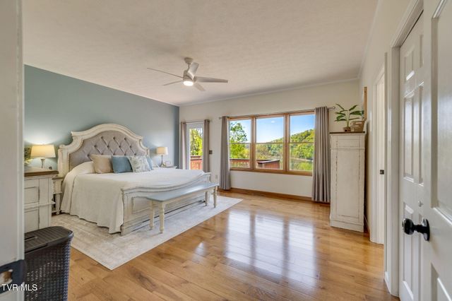 127 West Lake Drive, Rogersville, TN 37857