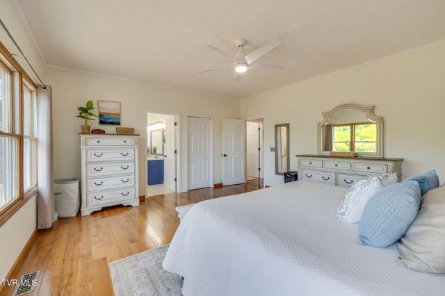 127 West Lake Drive, Rogersville, TN 37857