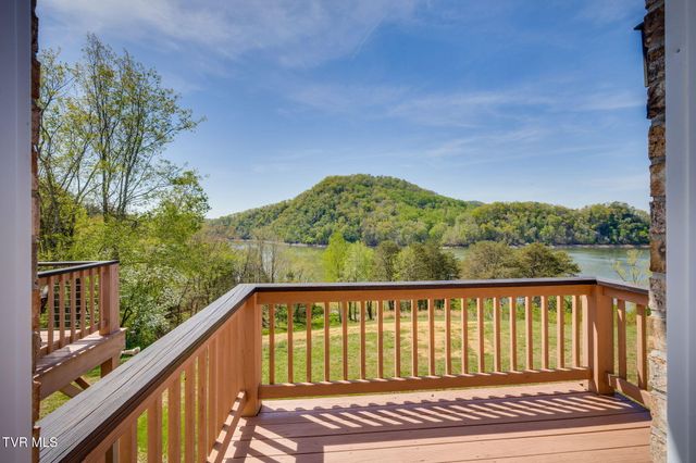 127 West Lake Drive, Rogersville, TN 37857