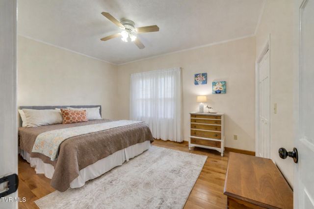 127 West Lake Drive, Rogersville, TN 37857