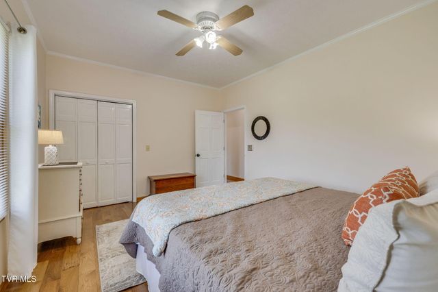127 West Lake Drive, Rogersville, TN 37857