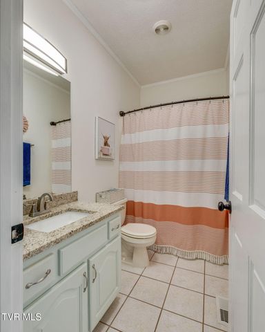 127 West Lake Drive, Rogersville, TN 37857
