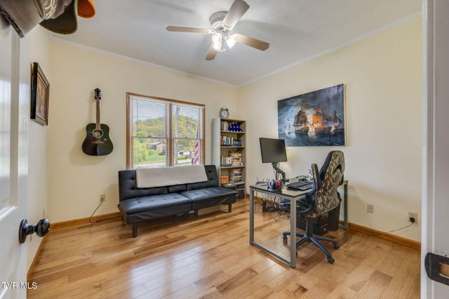 127 West Lake Drive, Rogersville, TN 37857