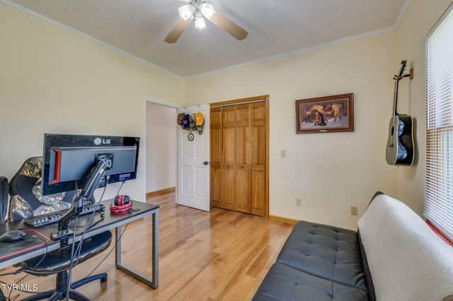 127 West Lake Drive, Rogersville, TN 37857