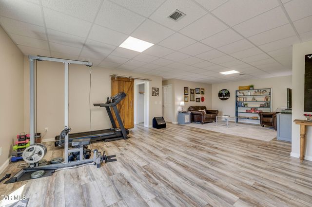 127 West Lake Drive, Rogersville, TN 37857