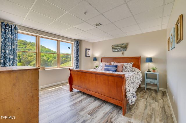 127 West Lake Drive, Rogersville, TN 37857
