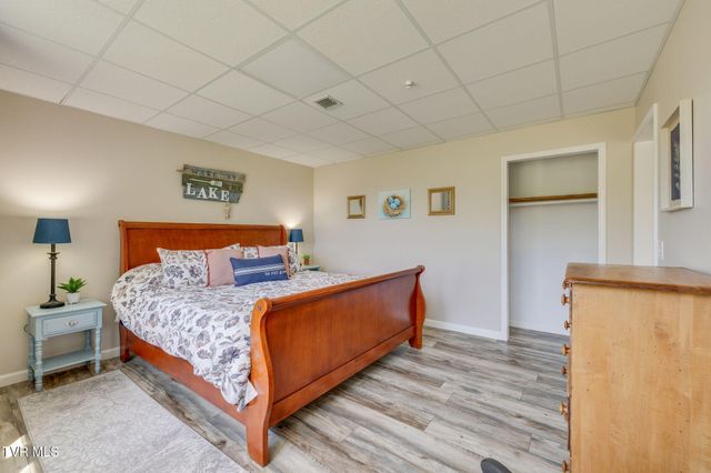 127 West Lake Drive, Rogersville, TN 37857
