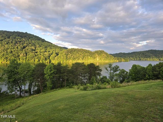 127 West Lake Drive, Rogersville, TN 37857