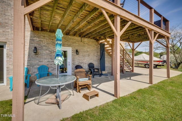 127 West Lake Drive, Rogersville, TN 37857