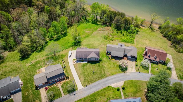 127 West Lake Drive, Rogersville, TN 37857