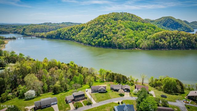 127 West Lake Drive, Rogersville, TN 37857