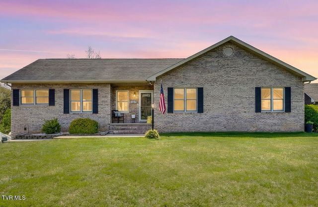 127 West Lake Drive, Rogersville, TN 37857