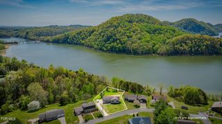 127 West Lake Drive, Rogersville, TN 37857