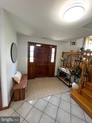 2 THORNHILL RD, Cherry Hill, NJ 08003