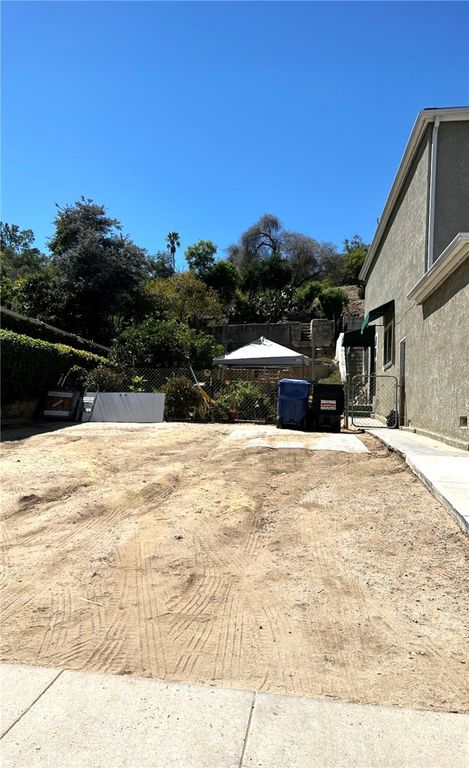 Image 10 of property listing at 744 AMADOR, Los Angeles, CA 90012