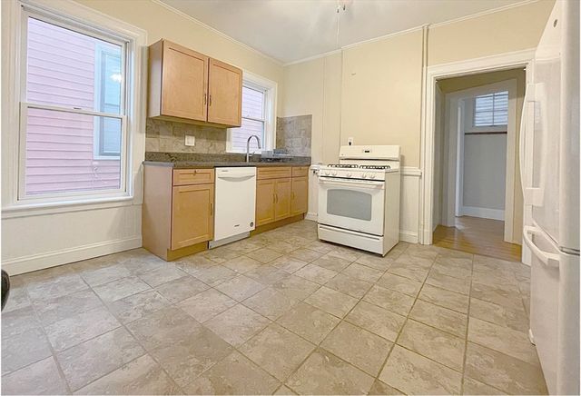20 Crescent St 2, Cambridge, MA 02138