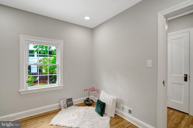 4789 21ST RD N, Arlington, VA 22207