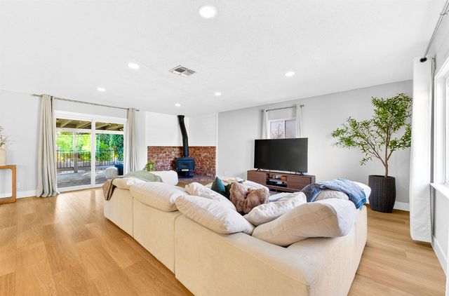 6820 Calvin Dr, Citrus Heights, CA 95621