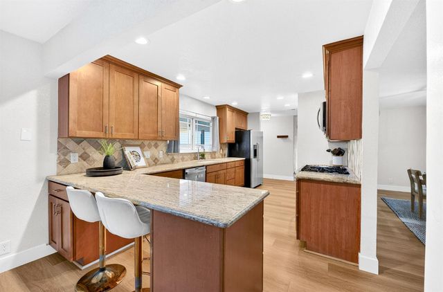 6820 Calvin Dr, Citrus Heights, CA 95621