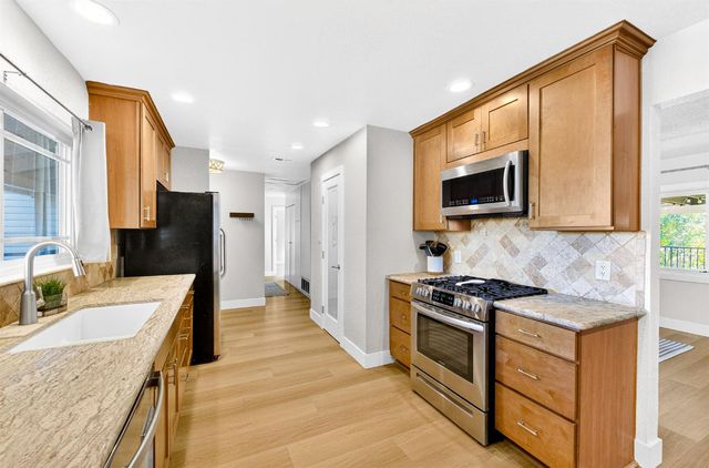 6820 Calvin Dr, Citrus Heights, CA 95621