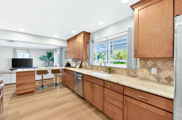 6820 Calvin Dr, Citrus Heights, CA 95621