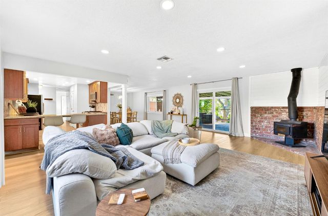 6820 Calvin Dr, Citrus Heights, CA 95621