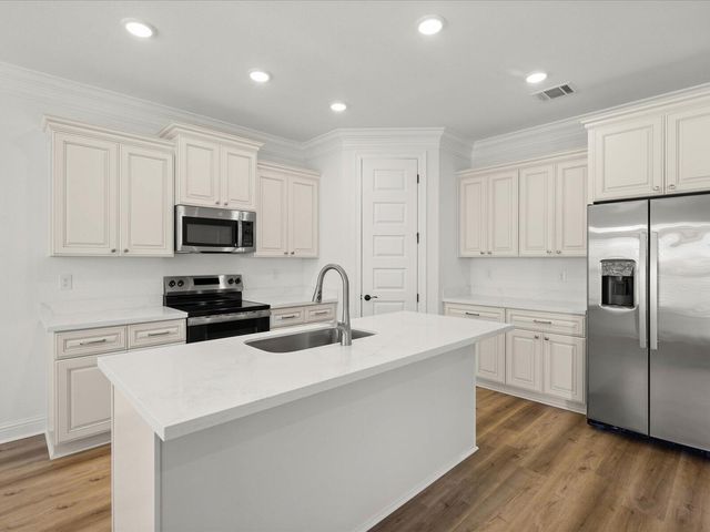 112 S Founders Way, Hattiesburg, MS 39401
