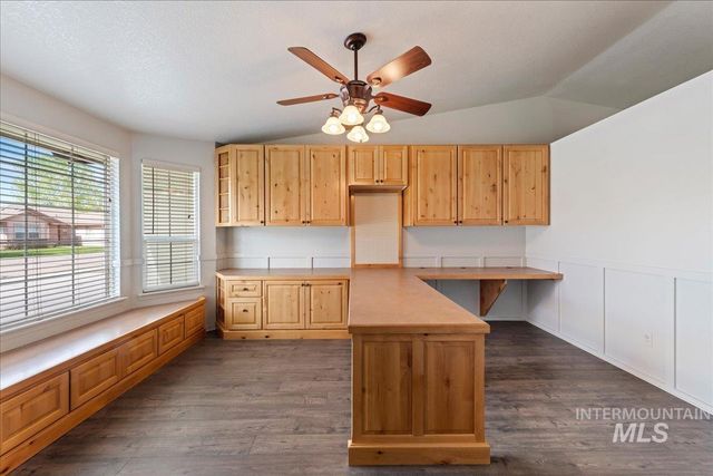 1042 W Pennwood St, Meridian, ID 83642