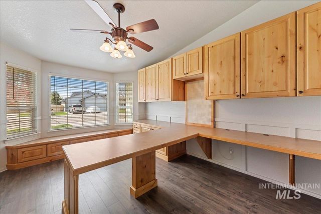 1042 W Pennwood St, Meridian, ID 83642