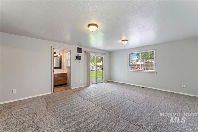 1042 W Pennwood St, Meridian, ID 83642