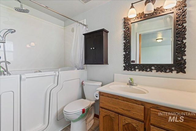 1042 W Pennwood St, Meridian, ID 83642