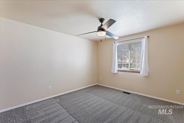 1042 W Pennwood St, Meridian, ID 83642