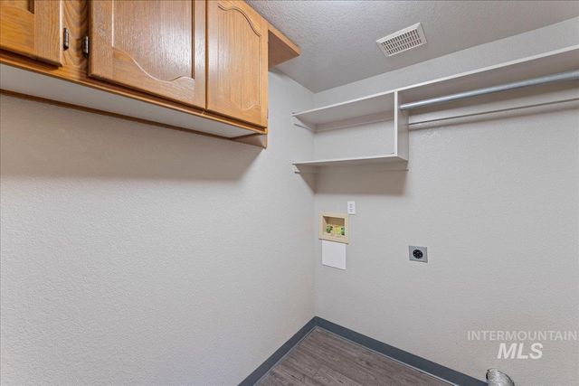 1042 W Pennwood St, Meridian, ID 83642