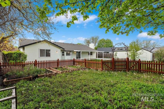 1042 W Pennwood St, Meridian, ID 83642