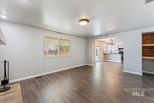 1042 W Pennwood St, Meridian, ID 83642