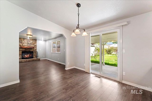 1042 W Pennwood St, Meridian, ID 83642