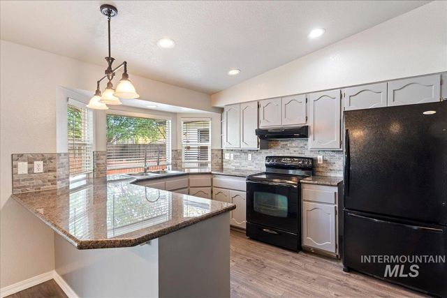 1042 W Pennwood St, Meridian, ID 83642