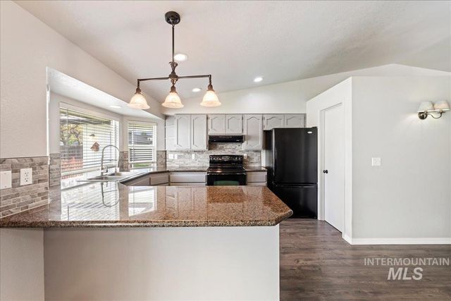 1042 W Pennwood St, Meridian, ID 83642