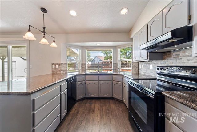 1042 W Pennwood St, Meridian, ID 83642