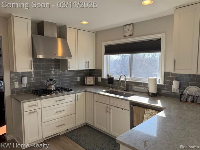 33717 Heritage Hills Drive, Farmington Hills, MI 48331