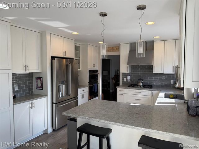 33717 Heritage Hills Drive, Farmington Hills, MI 48331