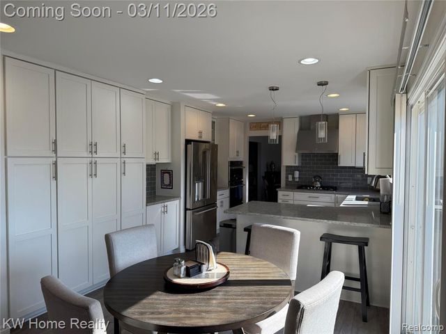 33717 Heritage Hills Drive, Farmington Hills, MI 48331