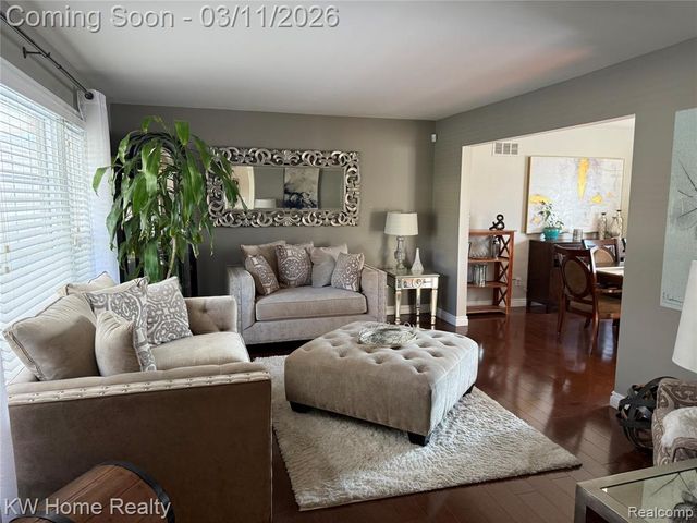 33717 Heritage Hills Drive, Farmington Hills, MI 48331