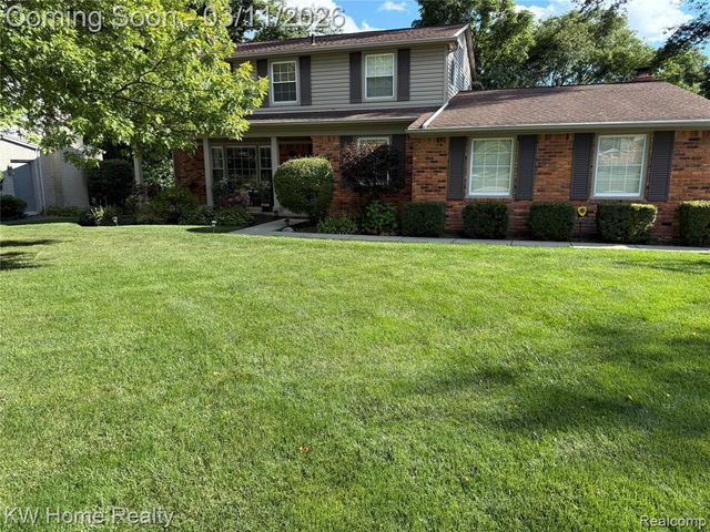 33717 Heritage Hills Drive, Farmington Hills, MI 48331