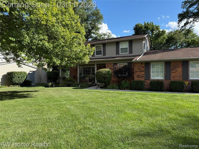 33717 Heritage Hills Drive, Farmington Hills, MI 48331