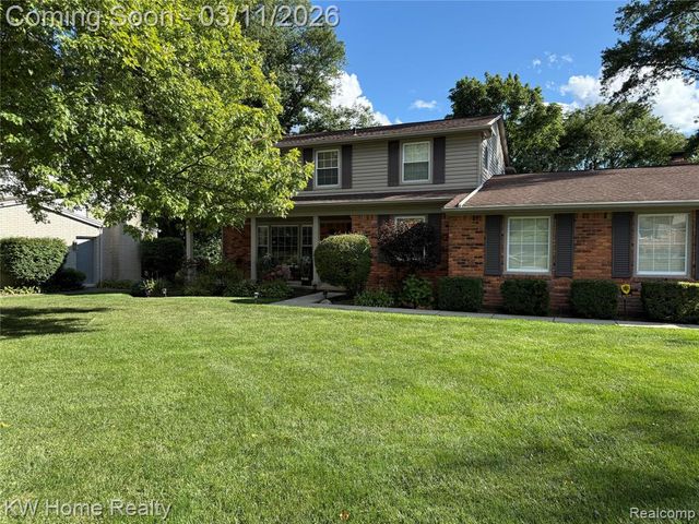 33717 Heritage Hills Drive, Farmington Hills, MI 48331