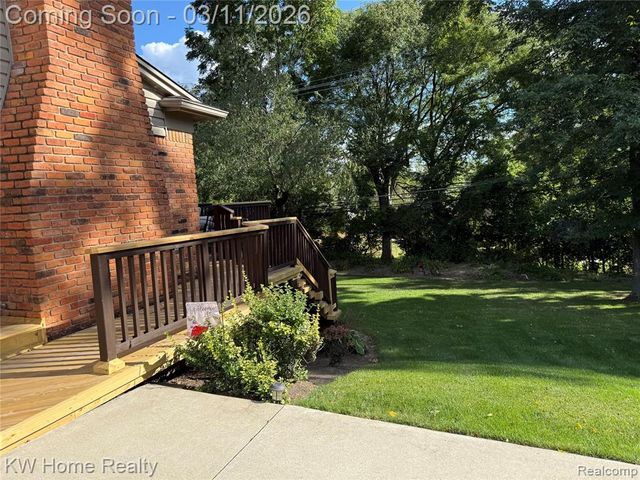 33717 Heritage Hills Drive, Farmington Hills, MI 48331
